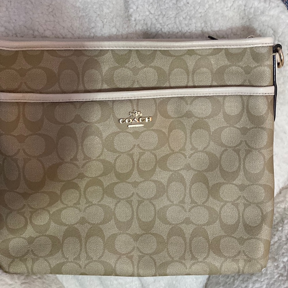 Slightly used Coach purse. It can be cross body or over the shoulder.